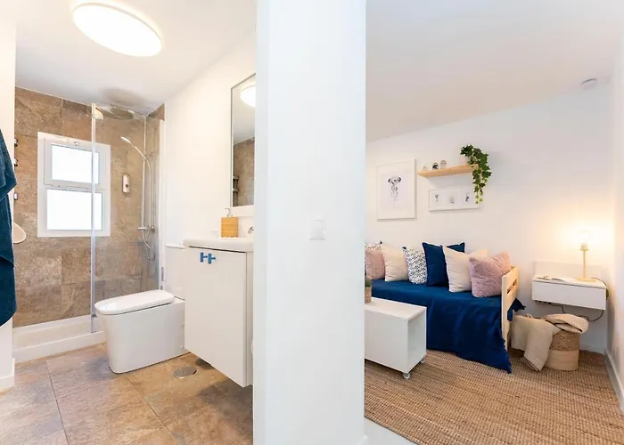 De Un Cerca De La Playa * إِستيبونا